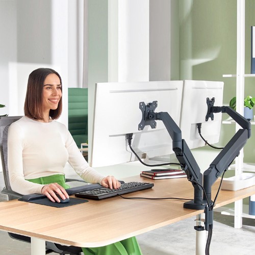 Monitorarm Leitz Ergo ruimtebesparend dubbele monitorarm-6